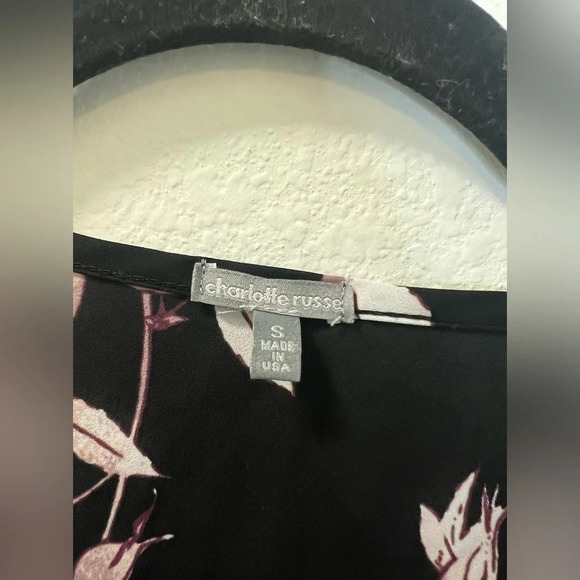 Charlotte Russe floral tie front crop top♥️ - Picture 4 of 4